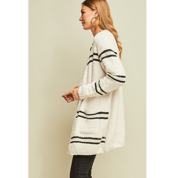 Still available in Med/Lg in new listing* - Picture 4 of 7